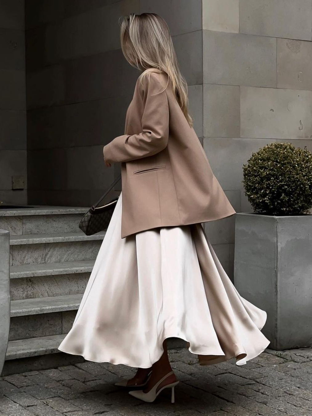 Picture of Cross-Border Women's Skirt, European and American Style, 2025 Summer New Model, Elegant and Graceful, High-Waisted Satin Long Skirt in Satin Fabric