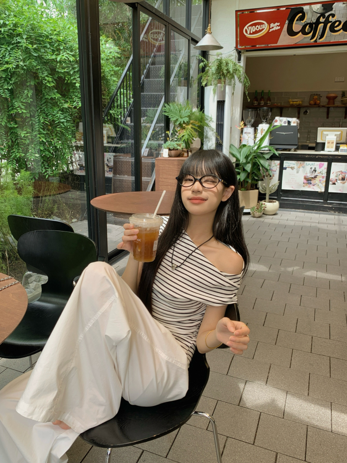 Picture of Striped One-Shoulder Short-Sleeved T-Shirt for Women 2025 Summer New Korean Style Slim-Fitting Off-Shoulder Export Top