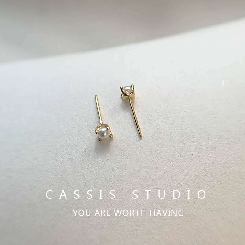 Picture of Fresh Mini Invisible Four-Claw Small Pearl Earrings Japanese Style Light Luxury and Exquisite Temperament Girl Ear Bone Nails