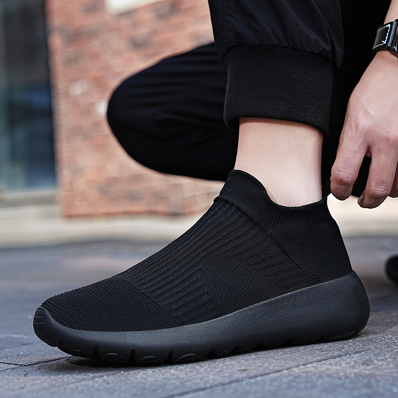 Amazon cross-border ultra-light men's shoes sports leisure fly woven breathable lightweight running shoes foreign trade all black socks shoes