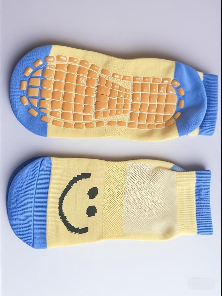 Picture of Factory wholesale trampoline socks dispensing non-slip socks floor socks children's playground early education adult yoga socks