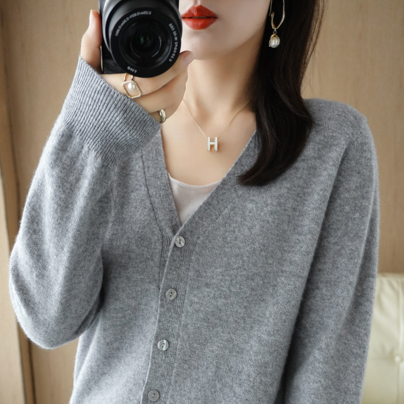 Picture of Cardigan Coat Women's Knitted Base Shirt V-Neck Long Sleeve Spring and Autumn 2025 New Style Outer Sweater Women's Korean Style