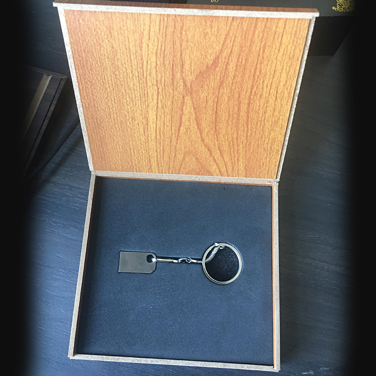 Picture of Wood Grain Packaging for Testing Lossless Car Music USB Flash Drives, Wooden Box for USB Memory Cards