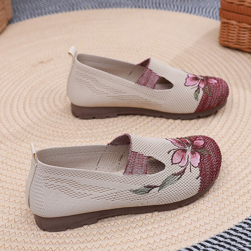New Old Beijing Cloth Shoes Women's Single Shoes Comfortable Breathable Soft Bottom Mother Shoes Embroidered Flat Casual Shoes for Middle-aged and Elderly