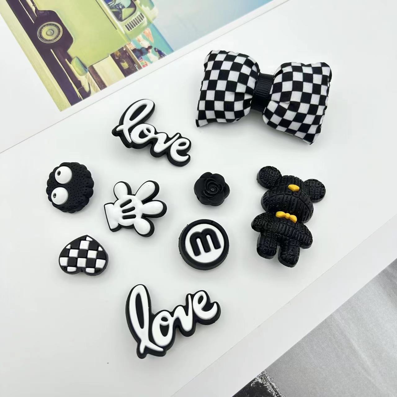 Fashion black and white jewelry fastener hole shoes accessories diy accessories cute cartoon decorative shoe buckle hole shoes flower
