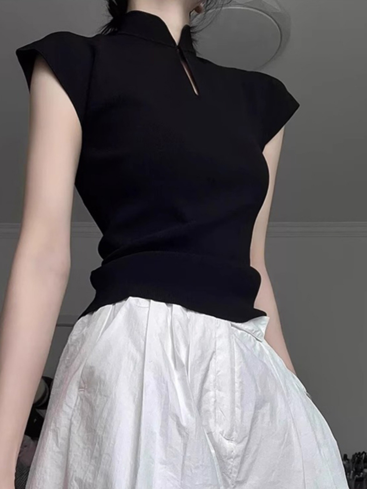 New Chinese-style Light National Style Buckle Short-sleeved T-shirt Women's Spring Slim-fit Inner Base-layer Shirt Small Flying Sleeve Shoulder Collar Top