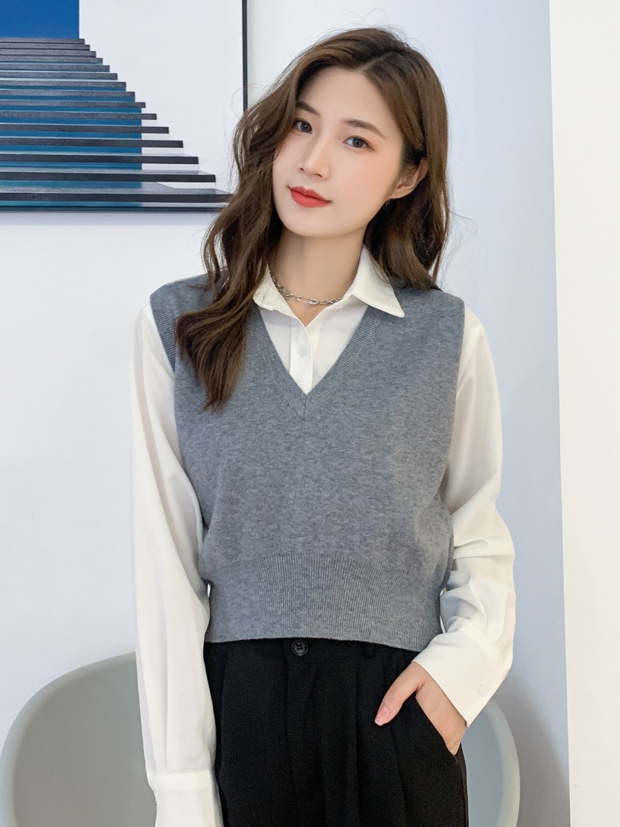 Picture of Spring and Autumn New Knitted Vest Women's Outer Matching Internet Popular Sleeveless Pullover Western Style Vest Short Brown Top