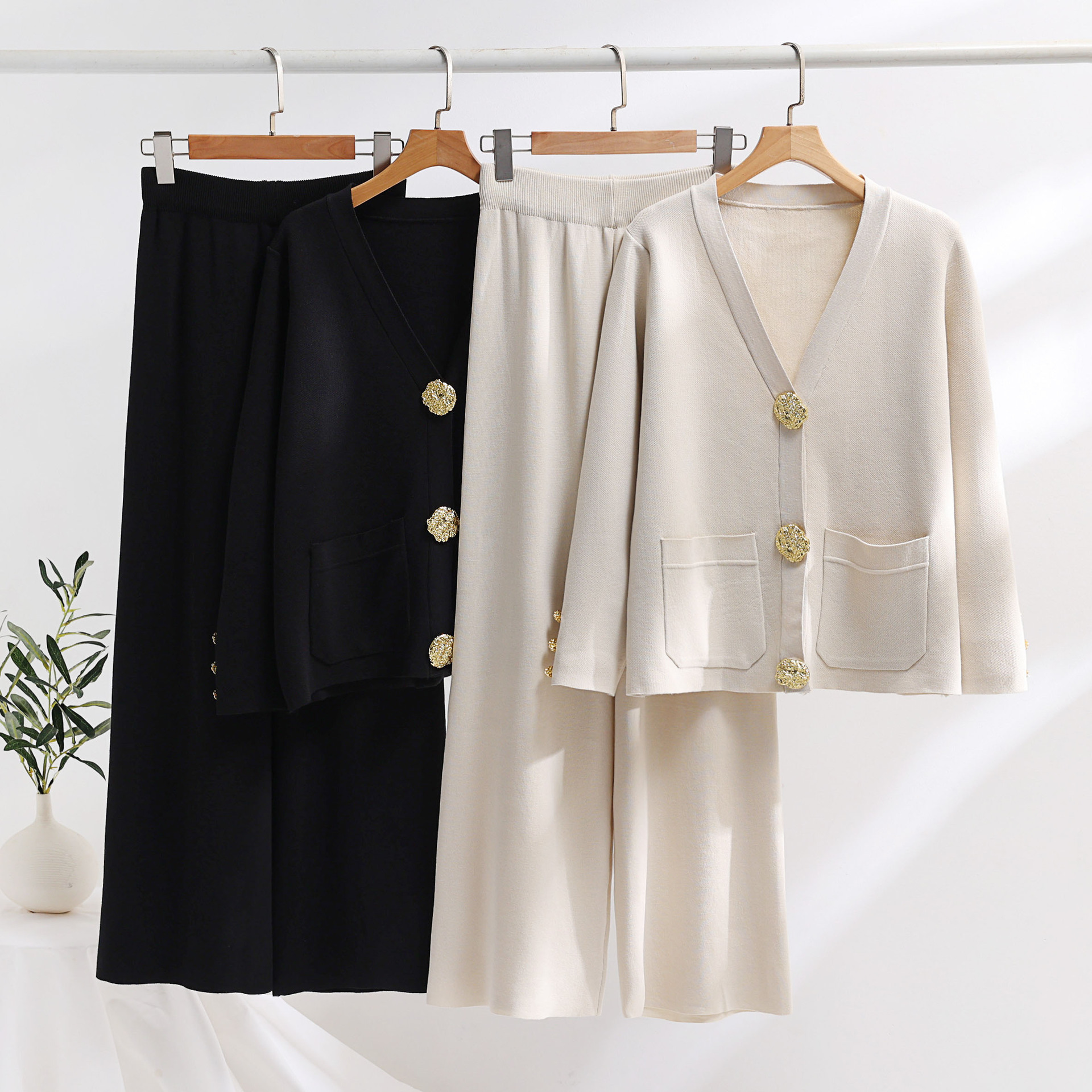 Cross-Border Design Cuffs Contrasting Color Large Gold Button Sweater for Women 2023 Autumn and Winter New Style Socialite Slimming Look Knitted Set