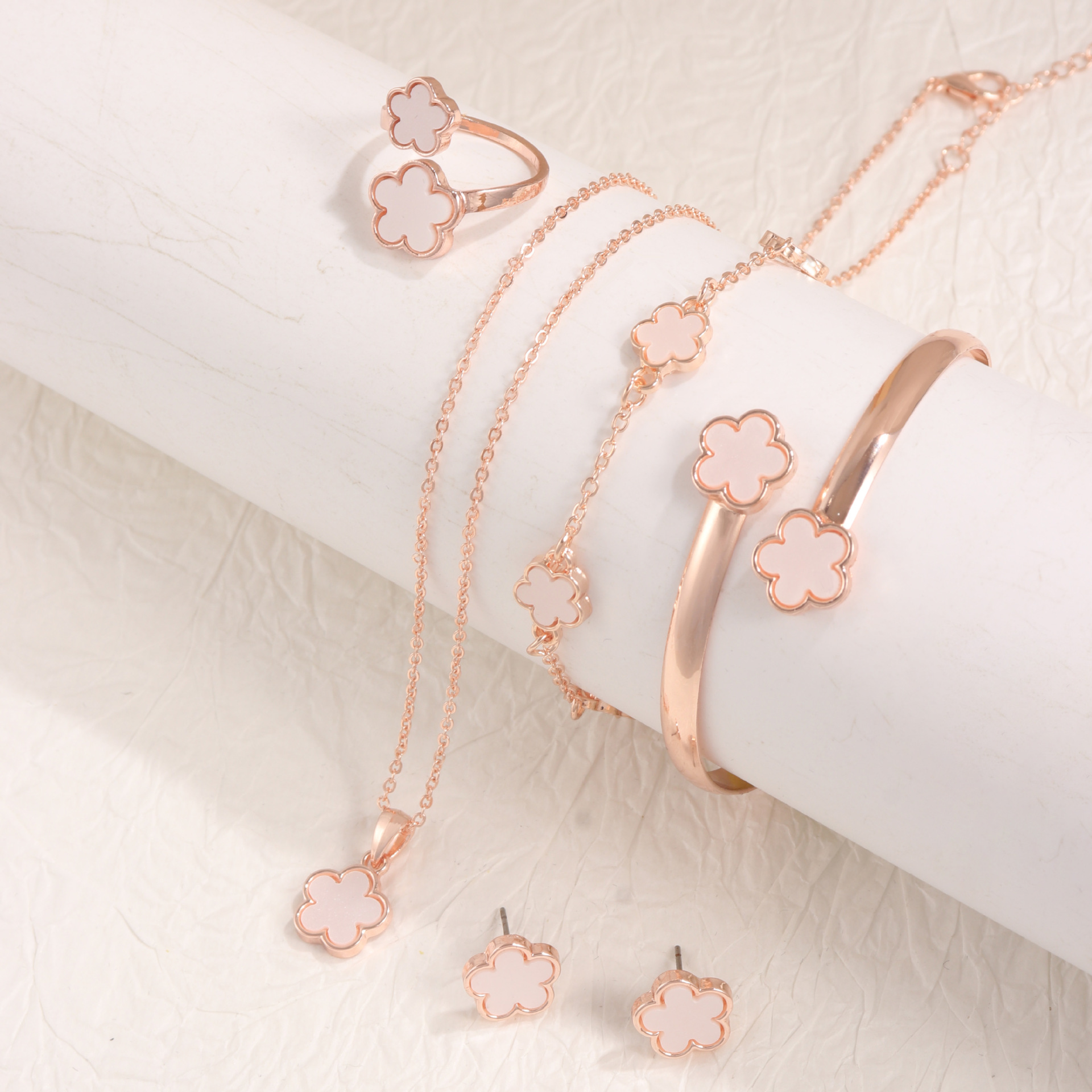 Picture of temu Hot Sale Bright Lucky Flower Jewelry suit Acrylic Bracelet Bracelet Five Leaf Clover Necklace Ring Earrings for Women