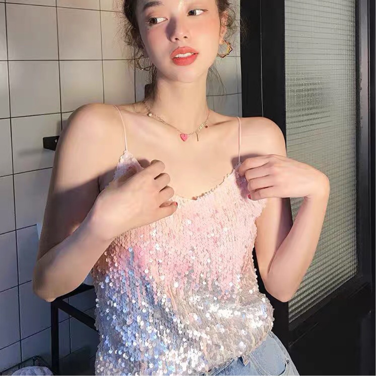Gradient pink sequins suspenders women wear fashion Hong Kong flavor bright sparkling beautiful back net red loose backing a generation of hair