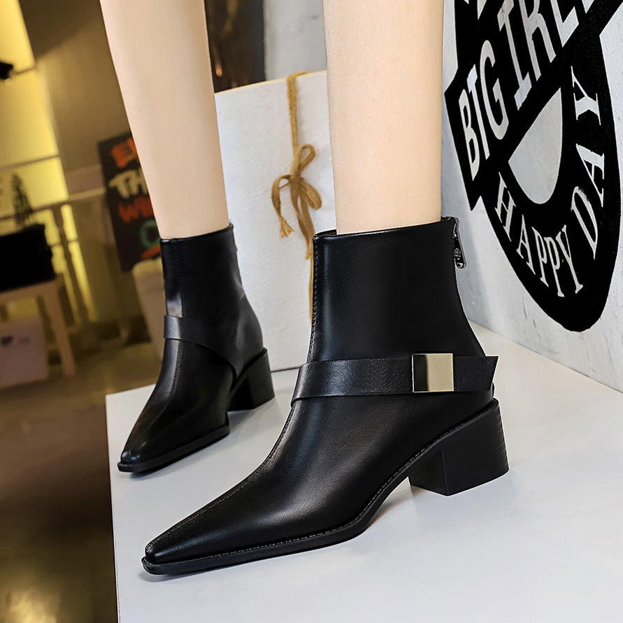 578-1 Retro Style Short-barreled Knights Boots Thick Heel Mid-heel Belt Buckle Metal Decorative Pointed Winter Women's Boots Ankle Boots