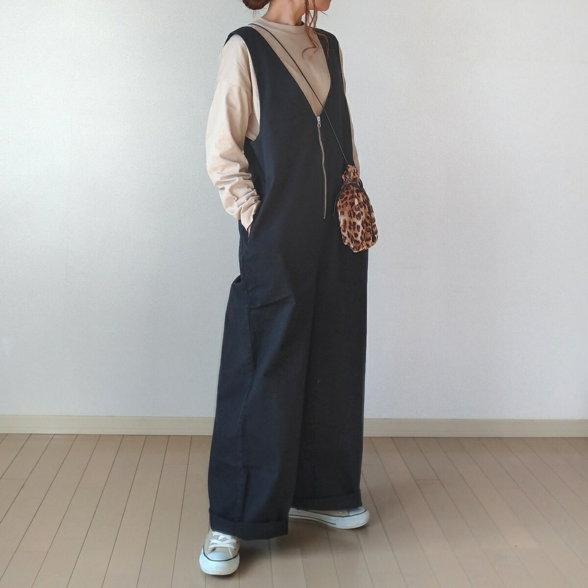 Picture of in stock 3-color Japanese 2024 Summer New Solid Color Zipper Strap Wide Leg Pants Slim-fit Dipping Jumpsuit