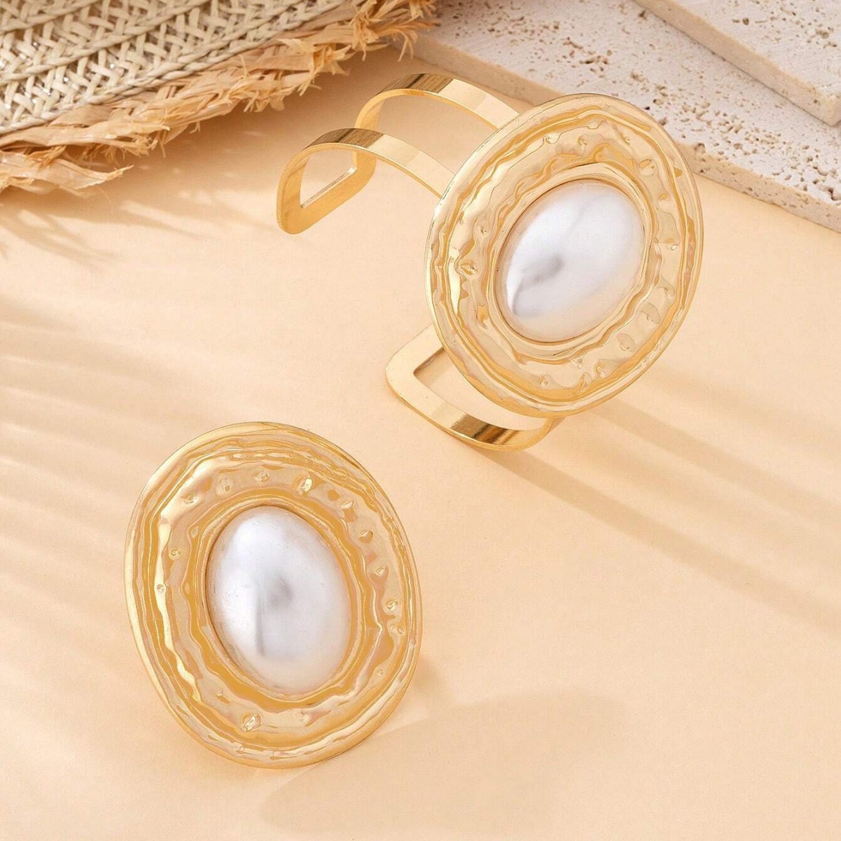 Picture of European and American foreign trade jewelry exaggerated personality fashion metal pearl earrings bracelet suit female temperament all-match jewelry
