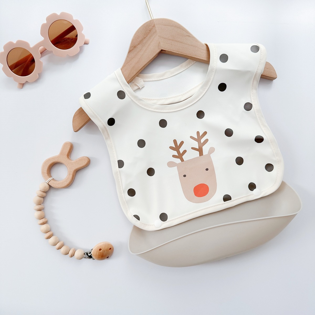 Picture of New Children's Silicone Bib Baby Meal Bag Baby Food Supplementary Food Bag Waterproof Anti-dirty Artifact PU Soft Bib