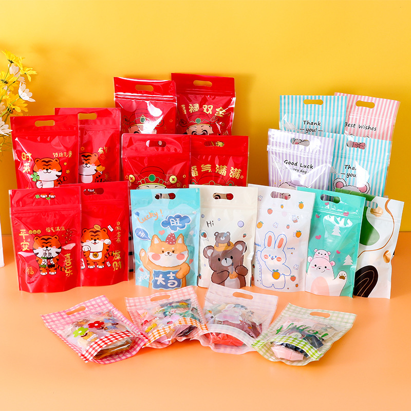 New Year's snowflake crisp packaging bag cartoon cute pet candy self-supporting bag biscuit self-sealing bag manufacturers wholesale spot