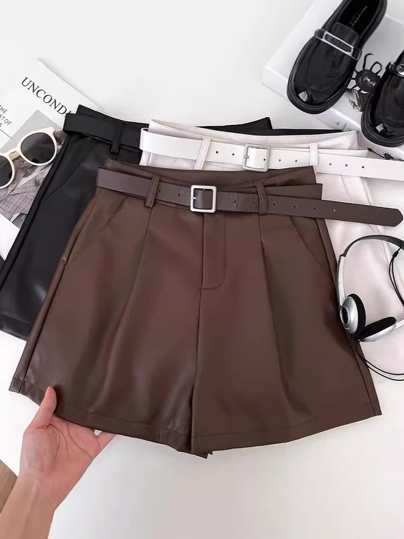 Black PU Leather Shorts Women's 2024 Autumn and Winter New Casual Shorts Design Sense High Waist Slimming Wide Leg Base Boots Pants