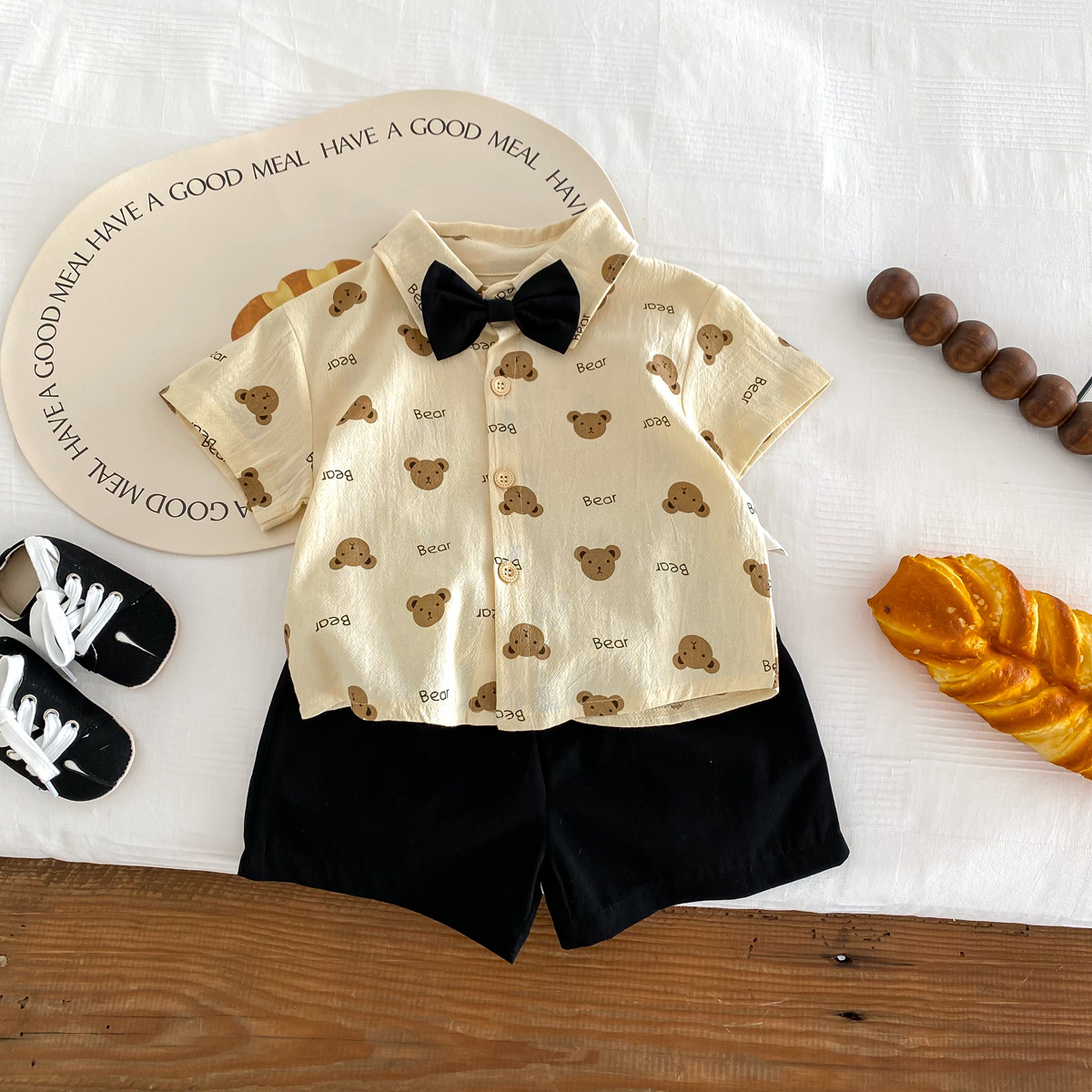 Picture of Ins Boys 2025 Summer Style Handsome Gentleman Bow Tie Short-Sleeved Printed Bear Shirt Shorts Two-Piece Suit