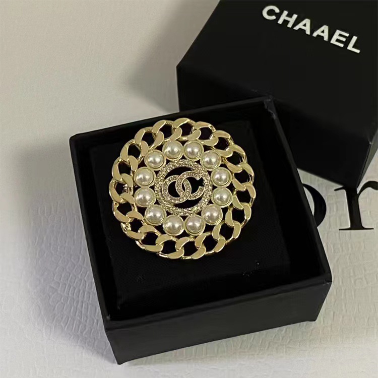 Picture of 2023 Autumn and Winter New High Quality Fragrance c Letter Brooch Retro Antique Chest All-match Simple High-end