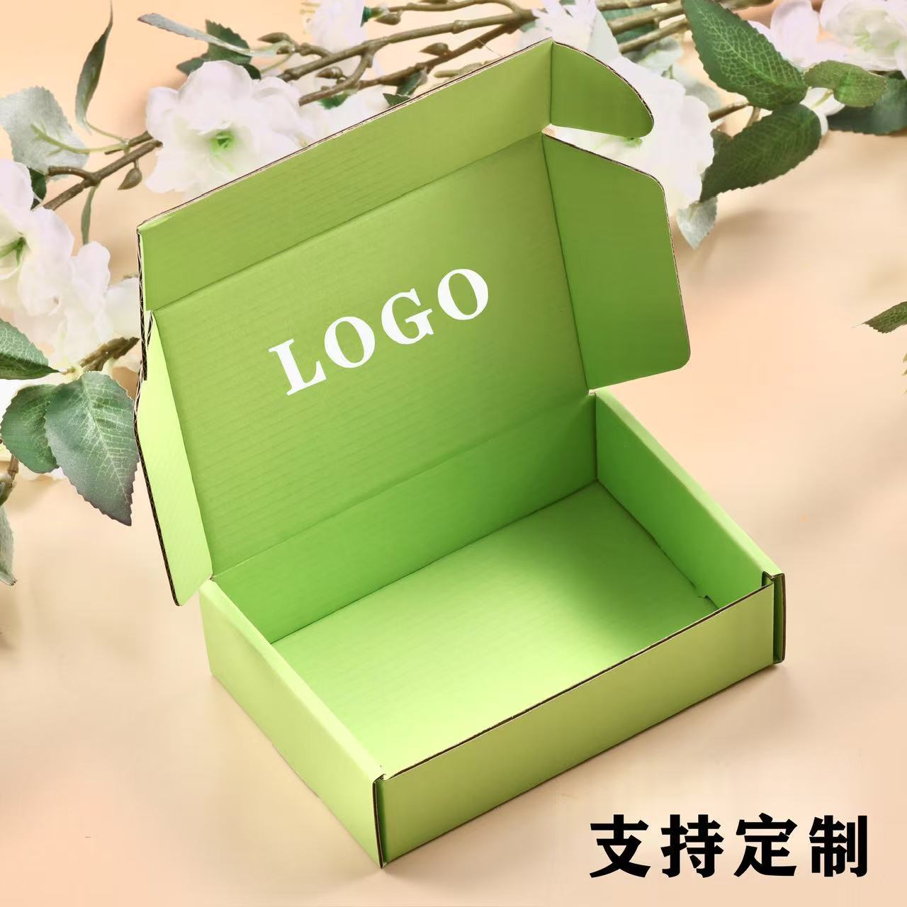 Green flying machine box wholesale special hard packaging box double-sided color kraft paper box clothing packaging express box