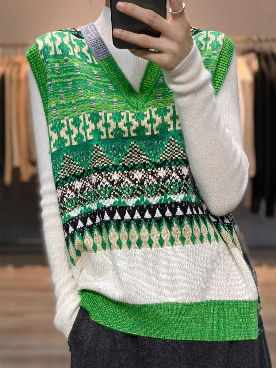 2024 New Autumn and Winter Style Da Cousin Green Knitted Vest V-Neck Stacked Contrasting Color Knitted Vest Versatile and Stylish