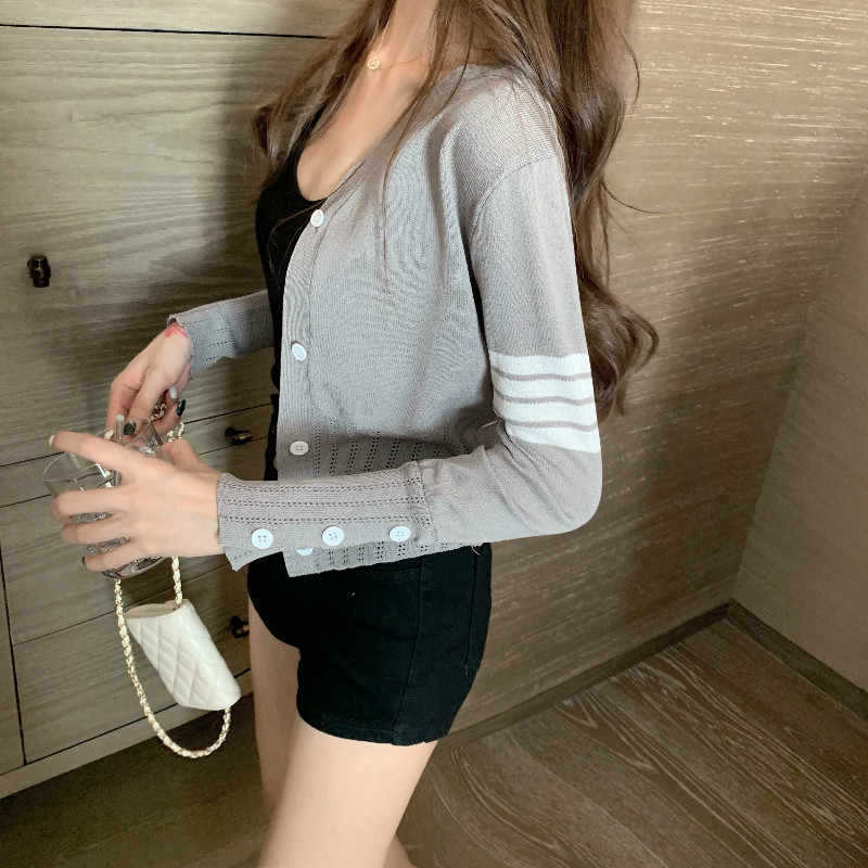 Autumn Korean version 2025 new slim slimming design striped V-neck thin long-sleeved knitwear top women's clothing