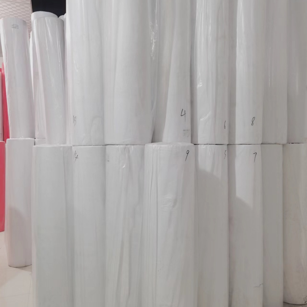 Manufacturer's Spot Pp White Spinning Non-Woven Roll 30g 50g 70g 80g Composite Shoe Cover Disposable Circumference