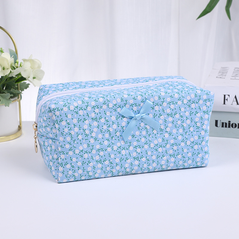 Picture of Cross-border Small Floral Quilted Cosmetic Bag Travel Skin Care Zipper Bag Large Capacity Portable Storage Bag Soft Bag
