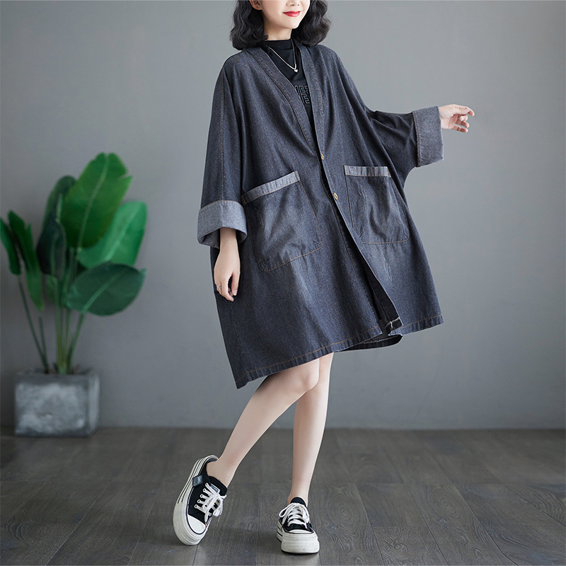 Picture of Vintage V-neck Large Pocket Denim Coat Women's 2024 Autumn New Loose Large Casual Art Mid-length Coat
