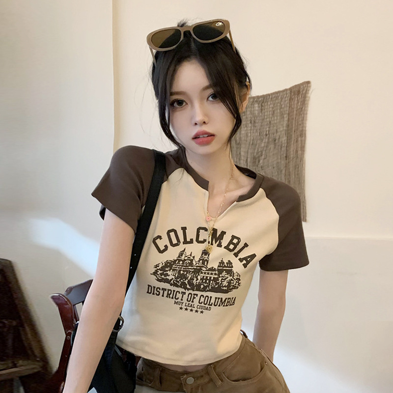 Hot Girl V Neck Short-Sleeved T-Shirt for Women Summer 2025 New Sweet and Spicy American Retro Design Short Student Top Trendy