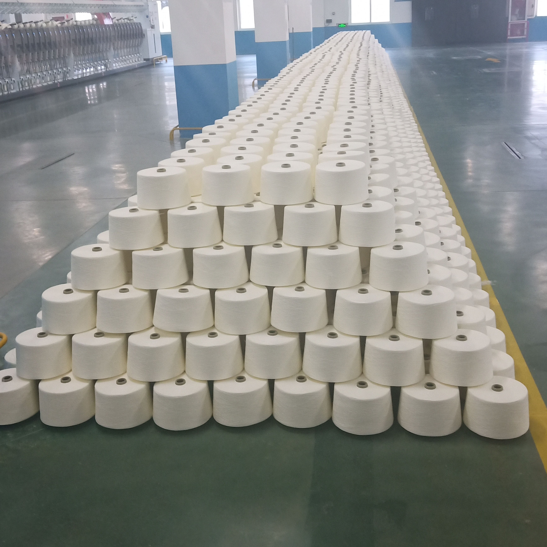 Picture of 21NM/1 raw white acrylic yarn 21 single-strand solid dyed acrylic yarn Hengtai factory stock
