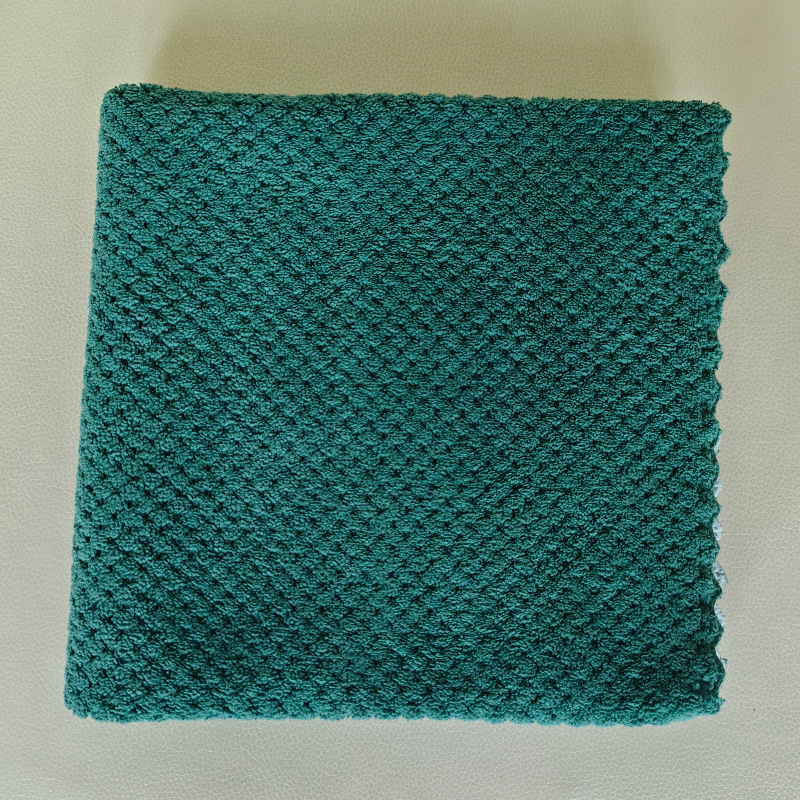 Picture of Pineapple plaid wool bath towel warp knitted coral velvet soft absorbent factory wholesale men and women Bath not easy to lint large square towel