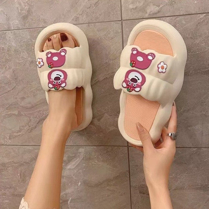 Picture of Strawberry Bear Slippers Women's 2024 New Summer Outerwear Couple Ins Shit-Feeling Home Indoor Sandals Deodorant