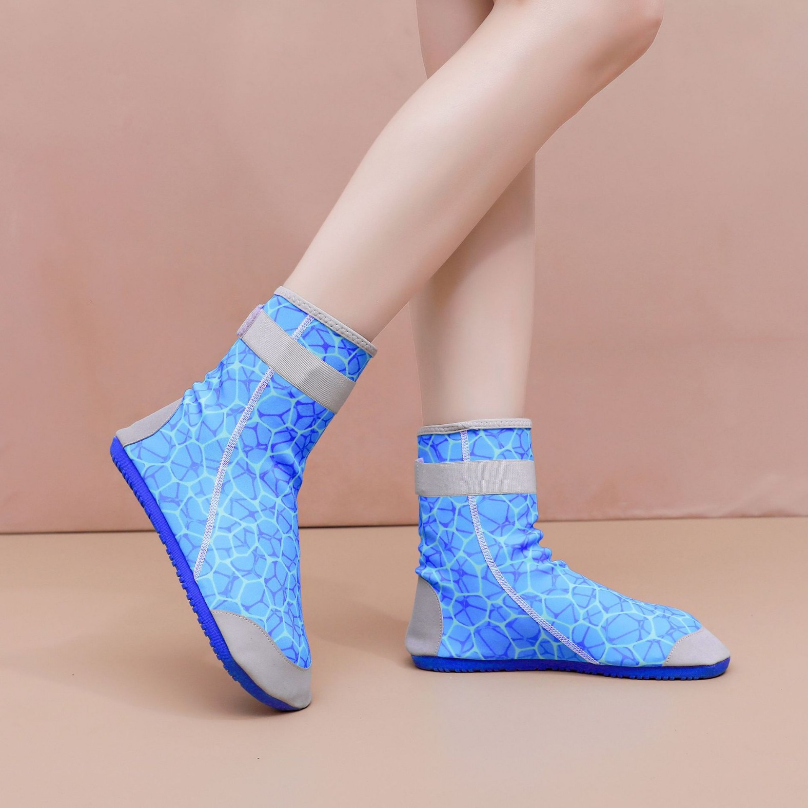 Picture of High-Top Family Kidsren's Adult Outdoor River Tracing Shoes Thickeneded Non-Slip Beach Socks Home Floor Shoes Swimming Shoes
