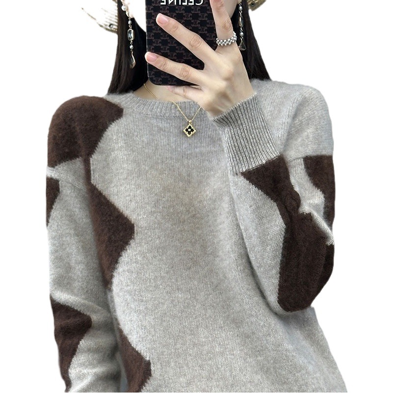 Autumn and Winter 2024 New fleece-lined thickened sweater women's round neck bottoming sweater warm western style top