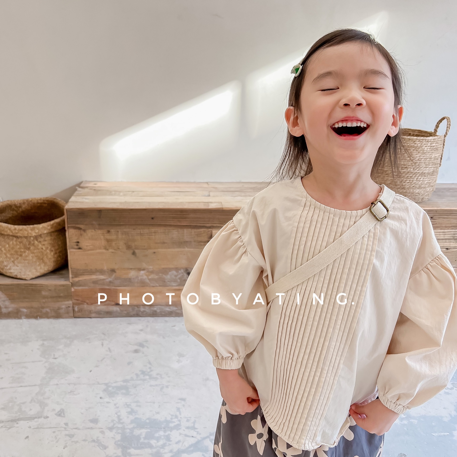 Picture of 2025 New Autum Children's Clothing Girls Autum Korean Style Linen Cotton Puff Sleeve Shirt Shirt 122090