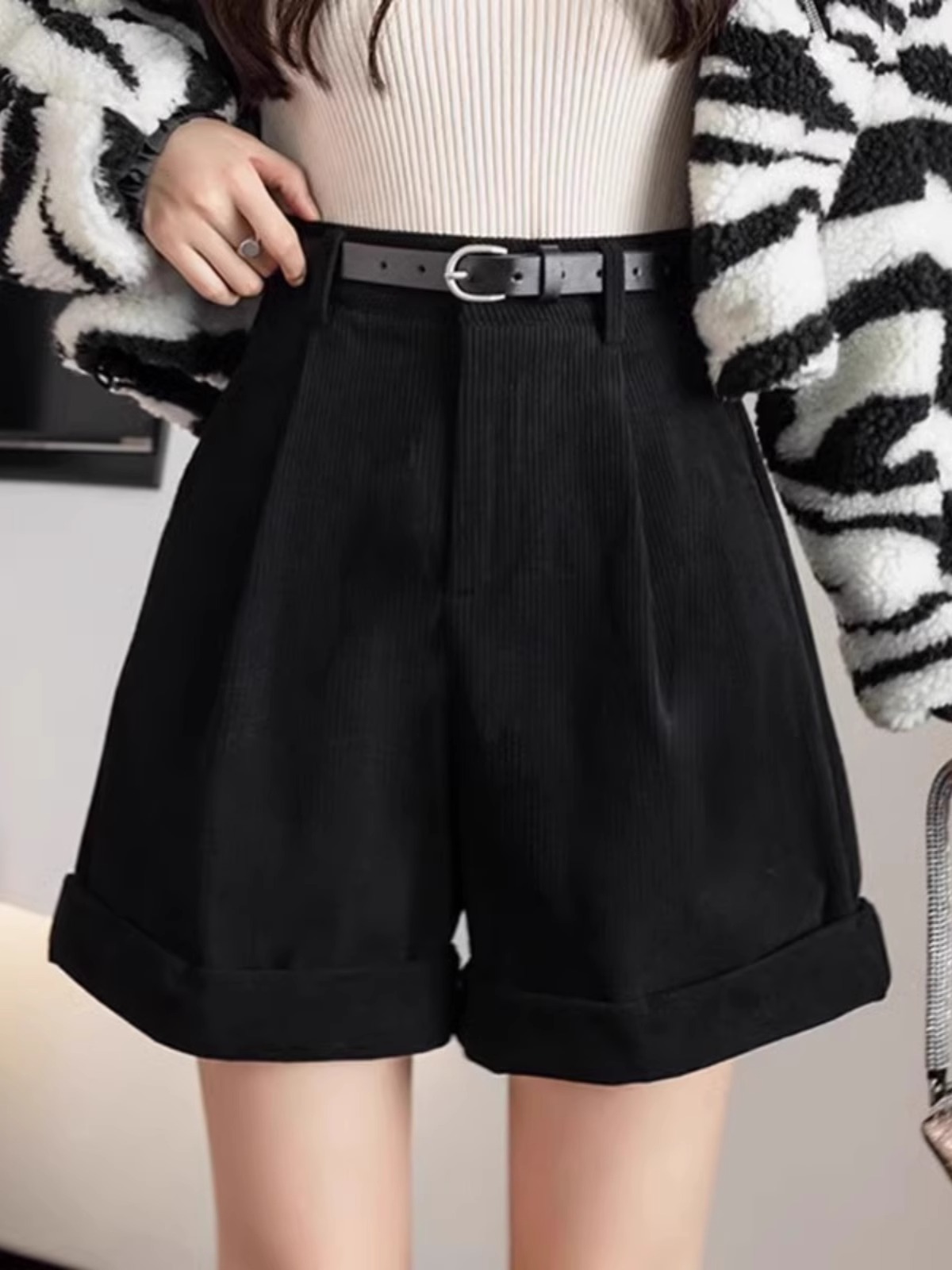 Corduroy Shorts for Women, Autumn and Winter New High-Waisted Slimming Wide-Leg Pants, Fashionable Korean Style Black Chanel-Style Boot Shorts