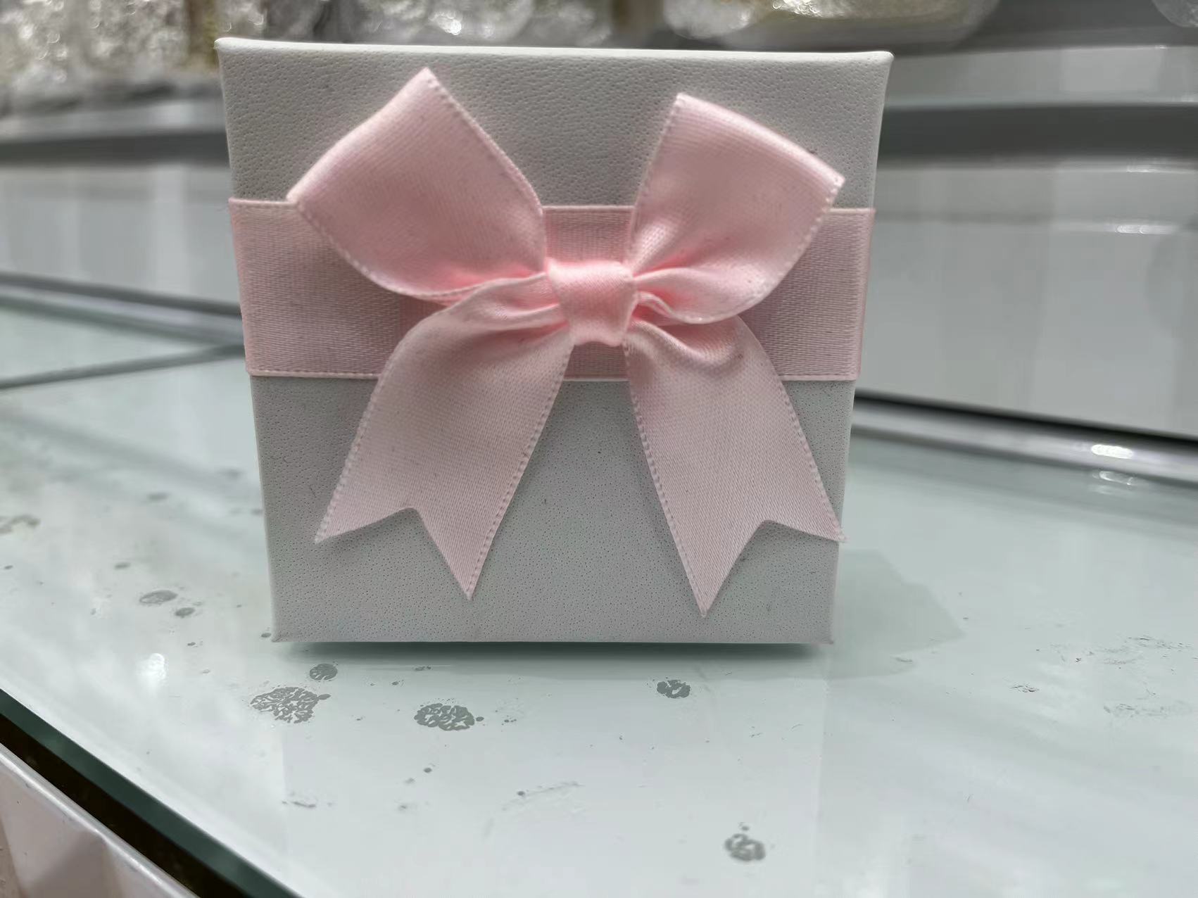Picture of 7.5*7.5 Orange Peel Pattern Hand-Tied Bow Jewelry Box Environmentally Friendly High-End Exquisite Gift Box Watch Box Gift