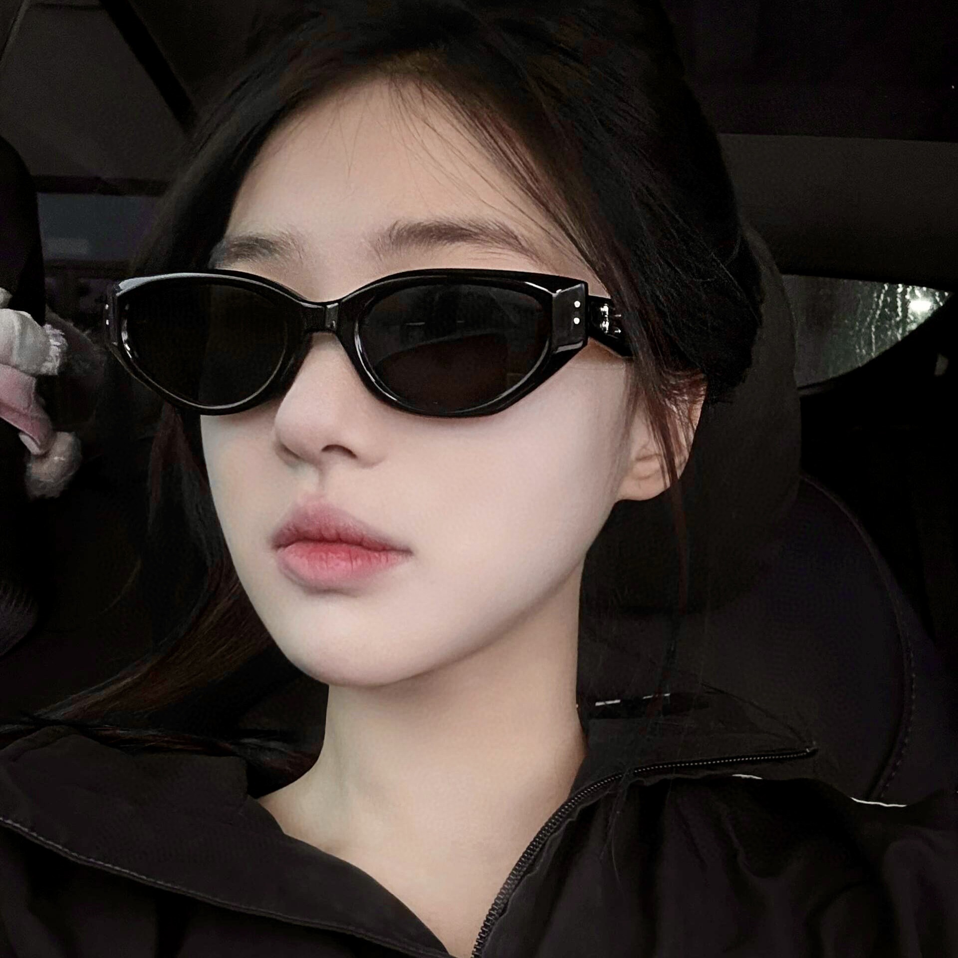 Picture of 2024 Explosions GM Plate Sunglasses Women's Slim Little Red Riding Book Star Same Style Dada Sunglasses Korean Style Void Fashion
