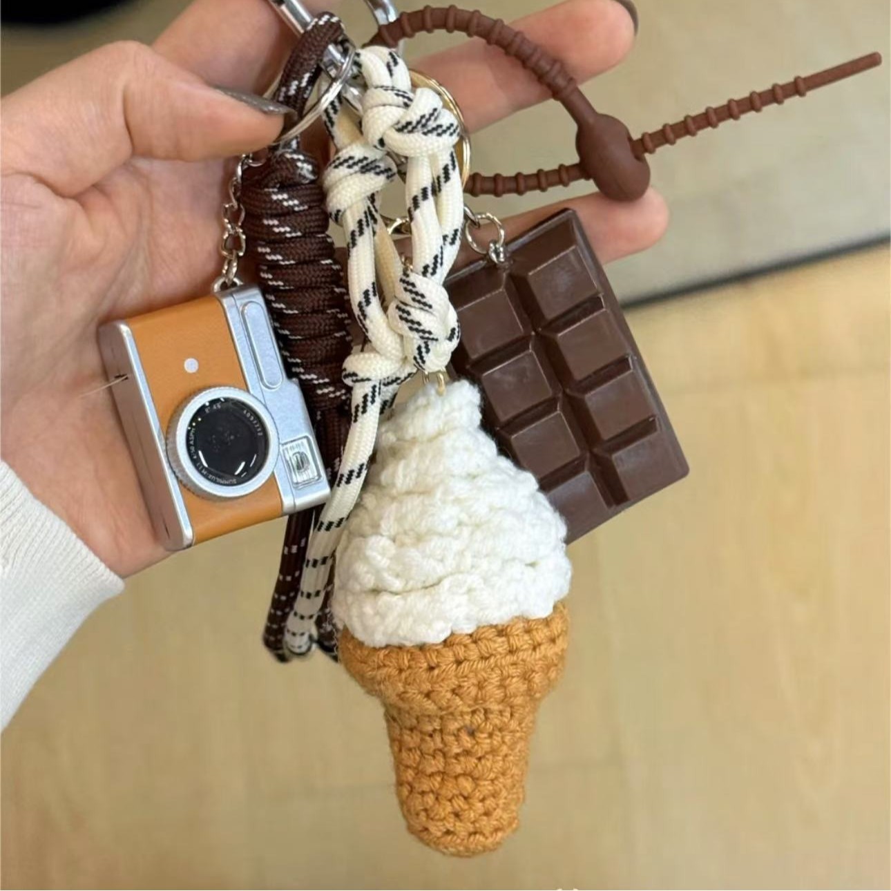2024 Summer Miu Style Wind Alkaline Water Small Bread Woven Rope Keychain Pendant Bag Decorative Pendant Keychain