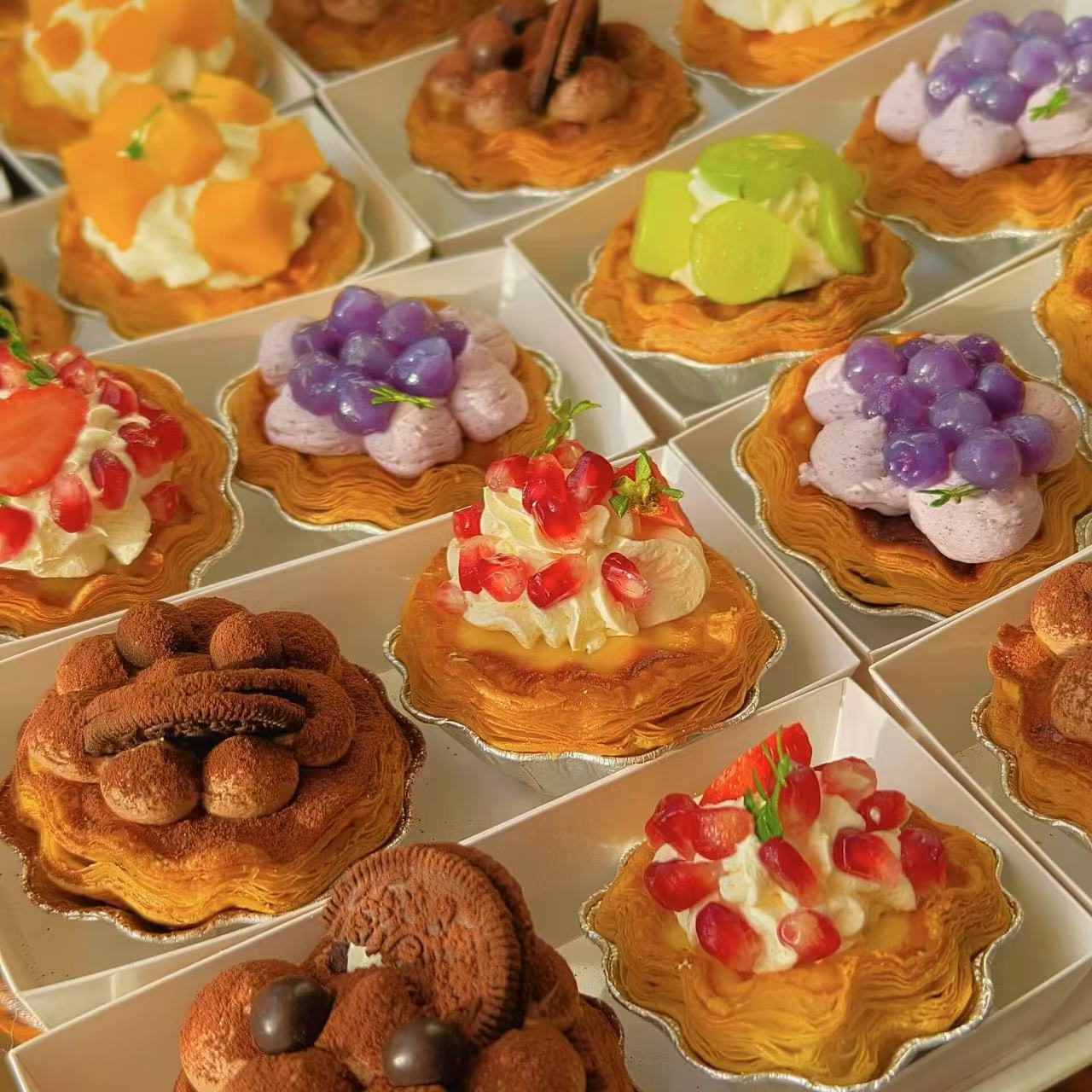 Sunflower Croissant Egg Tart Packaging Box Baking Hot Dog Paper Plastic Box Dubai Chocolate Hug Roll Packaging Box