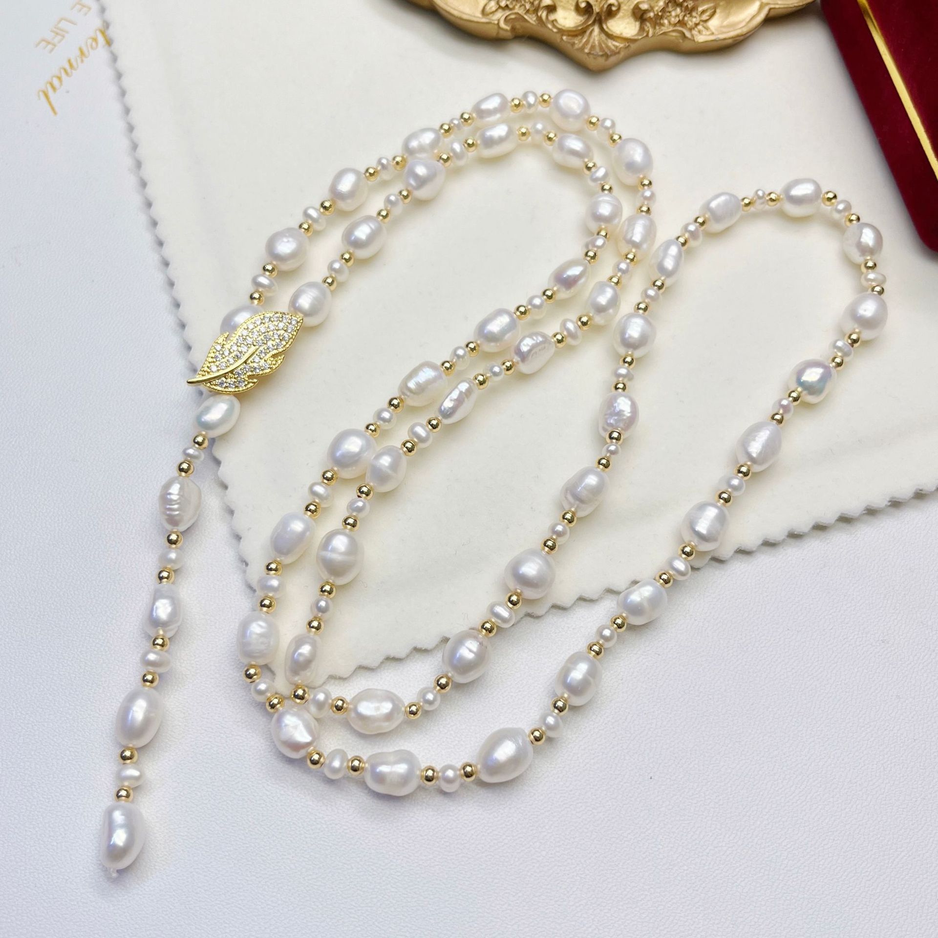 The new net red fashionable essence recommended a multi-wearing leaves tian freshwater pearl necklace long wool chain waist chain