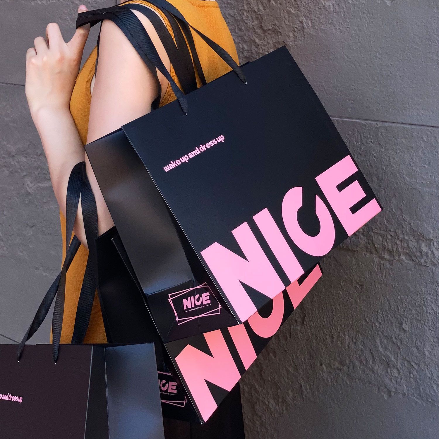 Gift Bag Custom Printed Logo Clothing Store Export Handbag Paper Bag High-End Cross-Border Gift Bag Ready for Sale