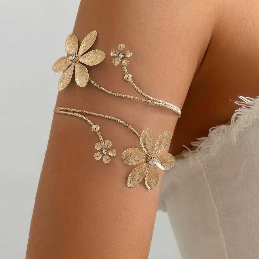 Europe and the United States cross-border supply temperament retro French flower arm ring geometric lines rhinestone flower upper arm bracelet female niche