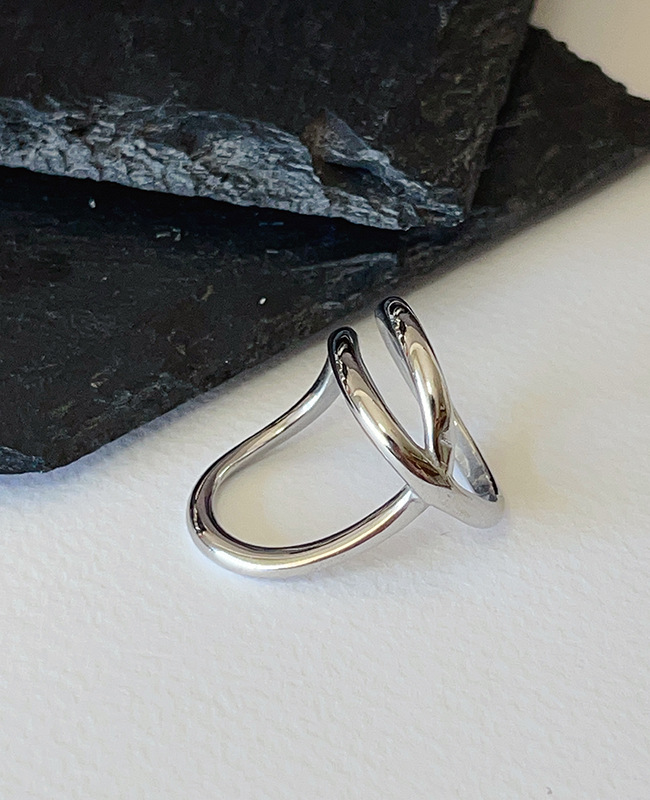 Picture of European and American Ins Cold Style Niche Stylish Design Asymmetrical Twisted Line Ring Titanium Steel 18K Non-Fading Trend