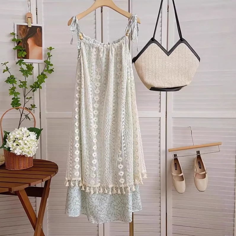 2025 Holiday Style Two-Piece Suspender Dress with Lace and Floral Design A-Line Sleeveless Mid-Length Skirt