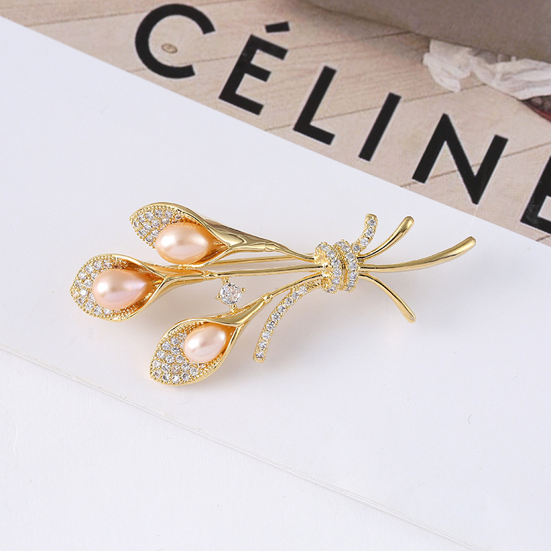 Sweater Jacket with Elegant Pearl Brooch, Yiwu Accessories, Brooch, Unique New Summer Brooch Pin Accessory, Elegant