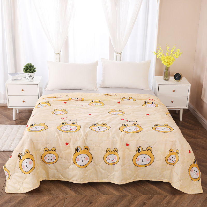 Picture of Summer Company Event Sales Summer Quilt with Gift Box Air Conditioning Quilt Opening Promotion Gift Summer Cool Quilt Core Thin Quilt