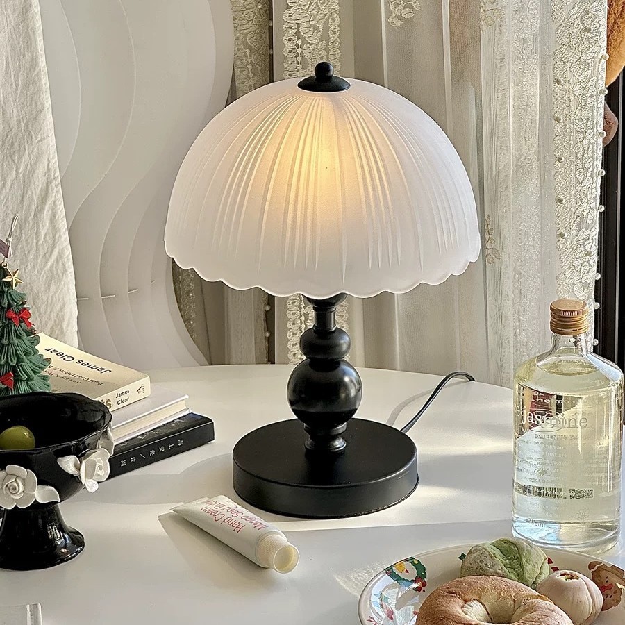 Ancient Style Table Lamp American Retro Bedroom Study Bedside Lamp Warm Roman Column French Decorative Night Light