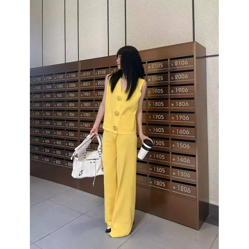 Picture of High-end xiangfeng two-piece suit women's spring and summer all-match large gold button knitted cardigan coat sweater casual trousers