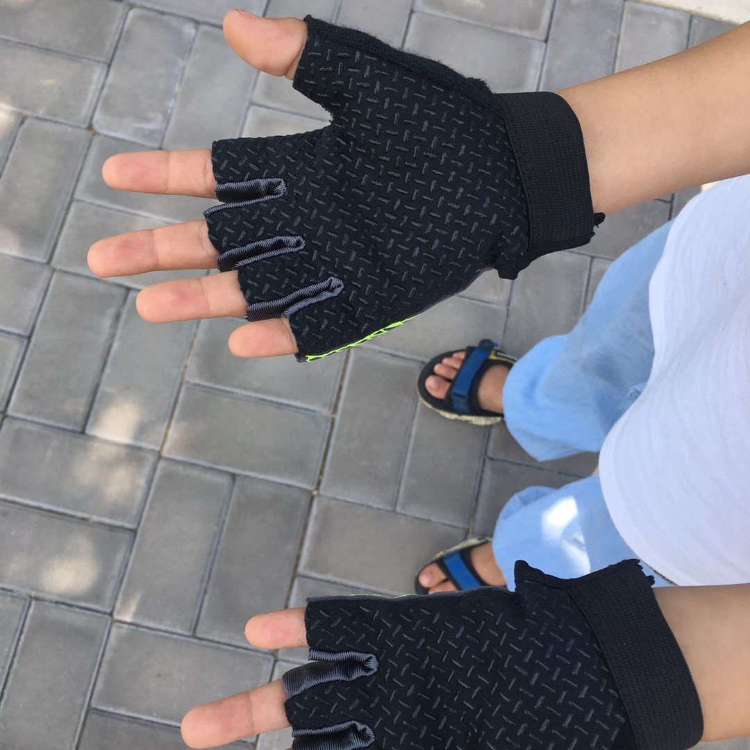 Picture of Children's Half-Finger Gloves Bicycle for Middle-large Children Unisex Autumn Non-slip Outdoor Balance Mountain Bike Riding Style